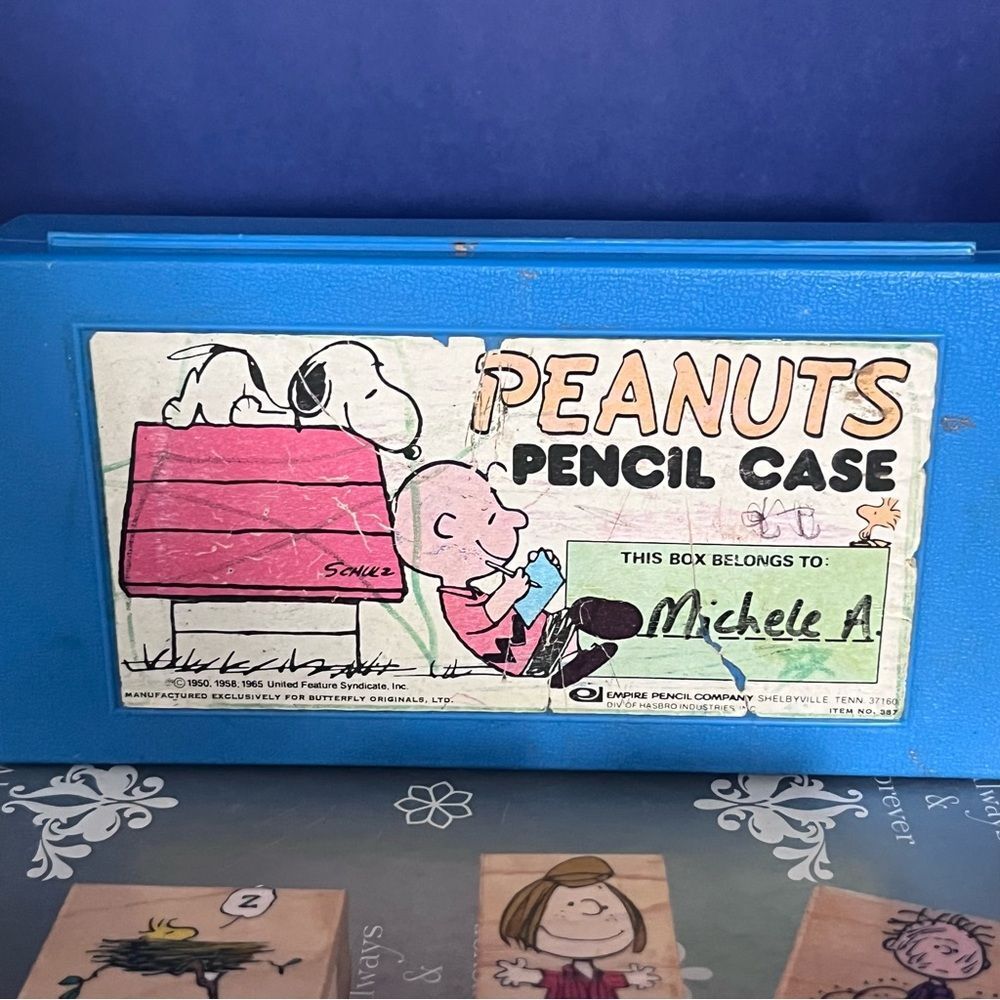 Peanuts Blue Pencil Box w/ 4 Peanuts Rubber Stamps vintage - Picture 5 of 8